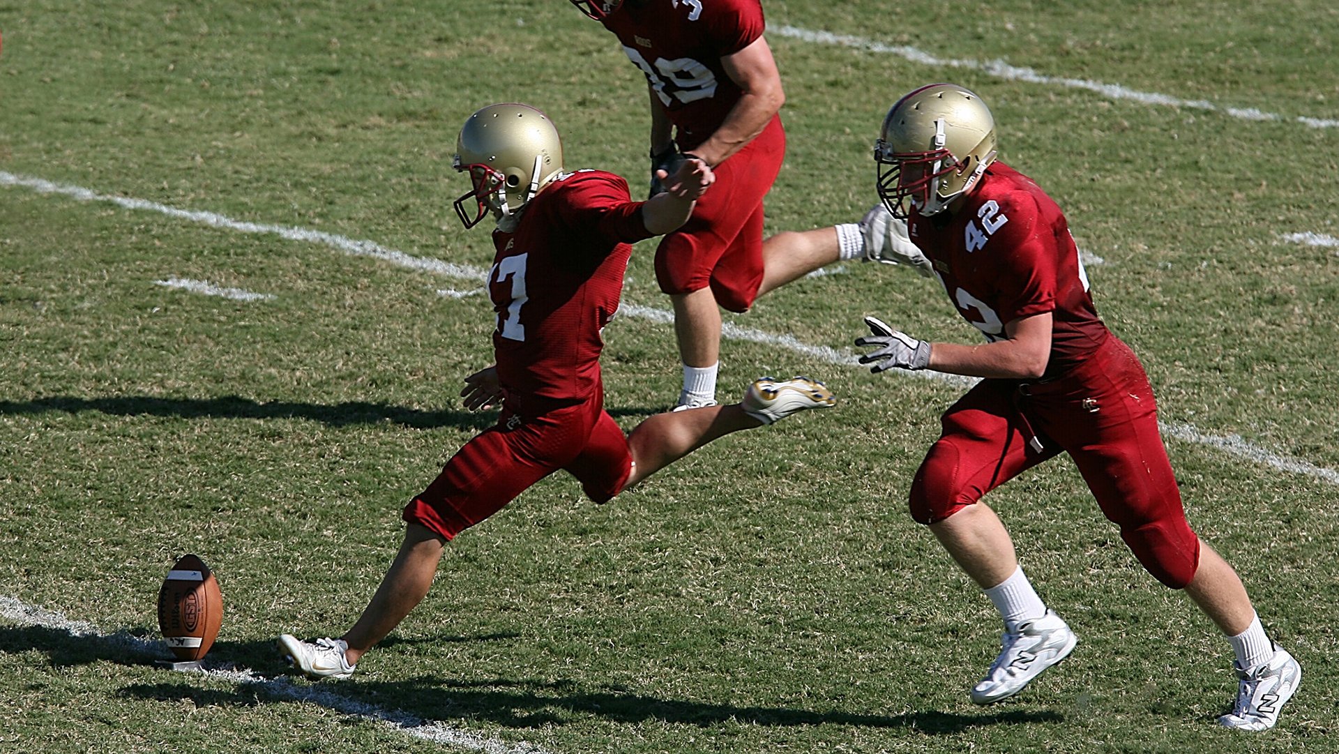 “快艇冲浪：速度、力量与技术的融合，马鞍山赛场极限对决”